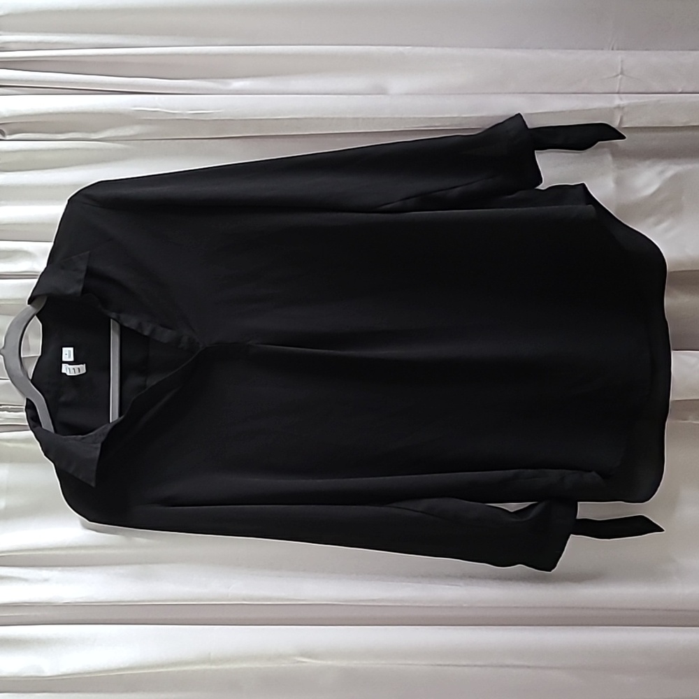 Elle size small black long sleeve sheer top size small